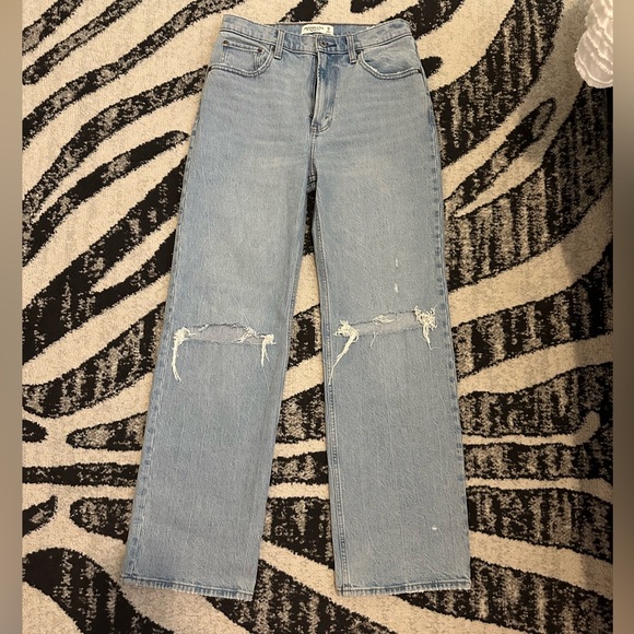 Abercrombie & Fitch High Rise 90’s Relaxed Jean - Picture 5 of 7